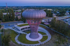 Park Nauki Torus widziany z góry, na tle panoramy miasta.